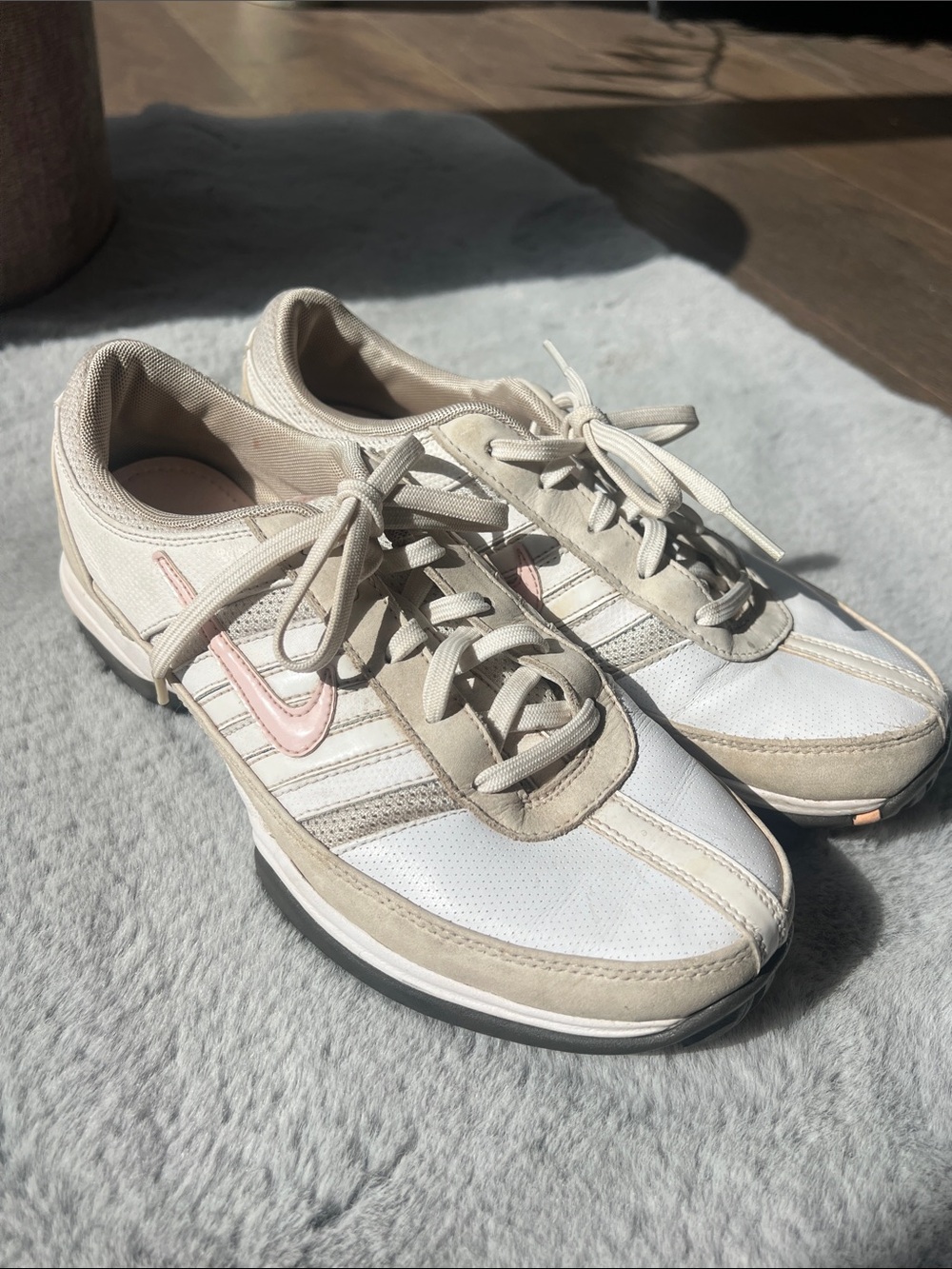 Nike Women's Beige and White Lace-Up golf shoes with Pink Swoosh